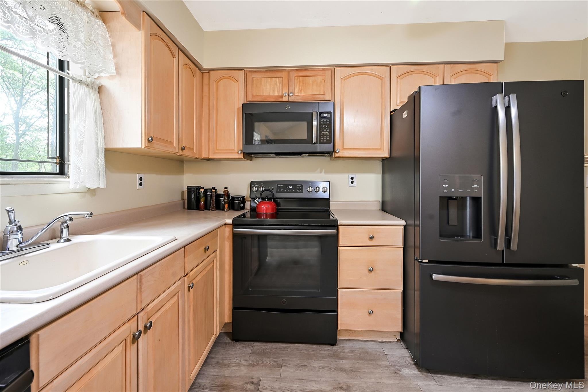 15 Hastings Drive, Ridge, NY 11961