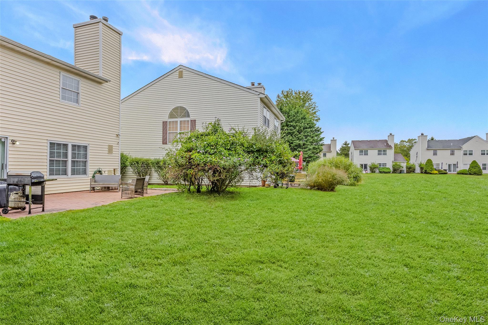 6 Fox Path, Coram, NY 11727