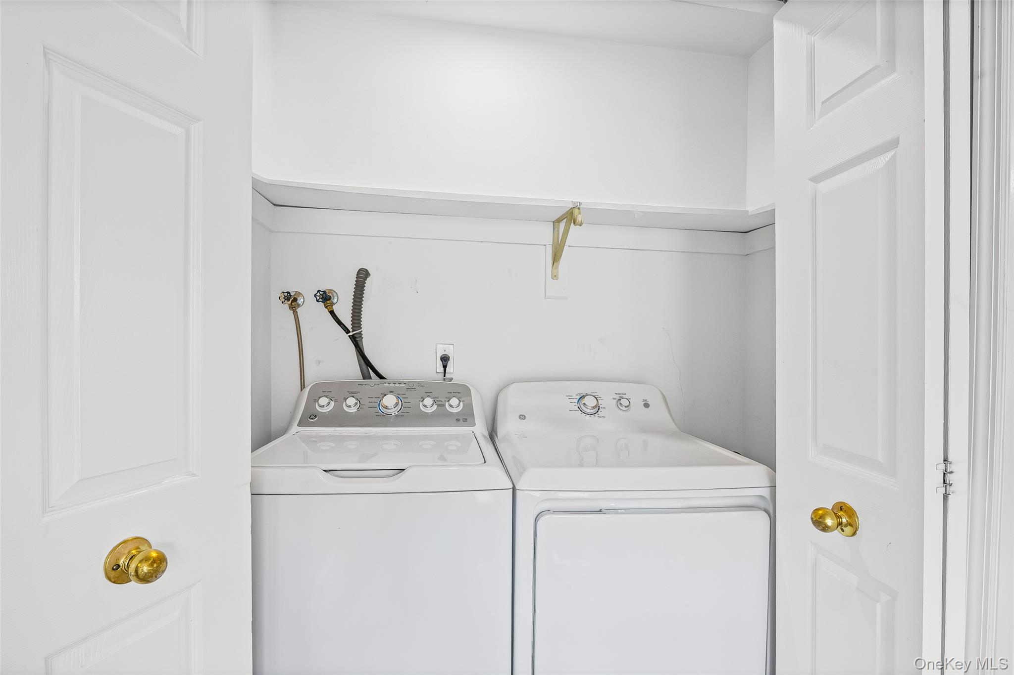 6 Fox Path, Coram, NY 11727