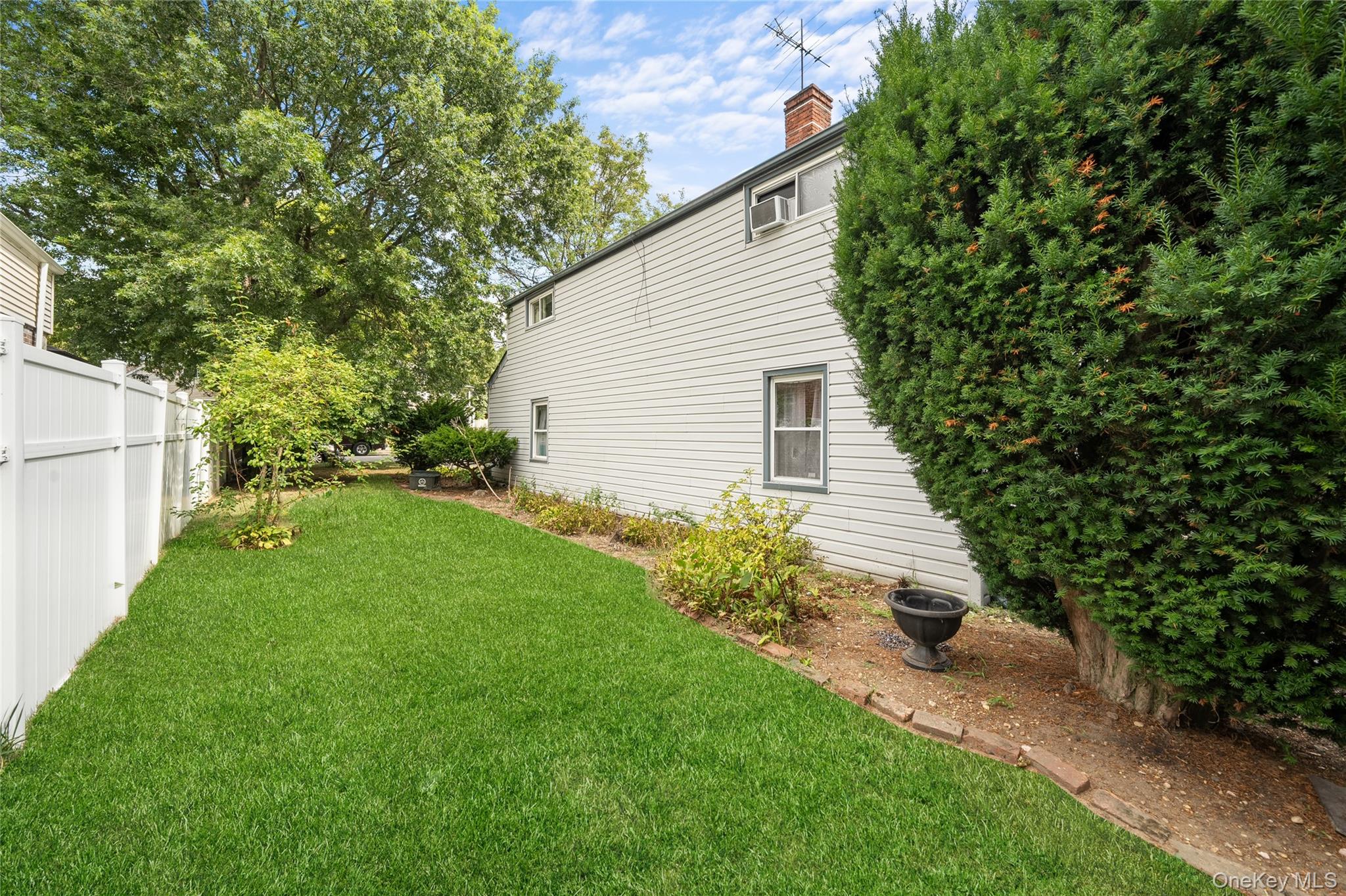 604 Dartmouth Street, Westbury, NY 11590