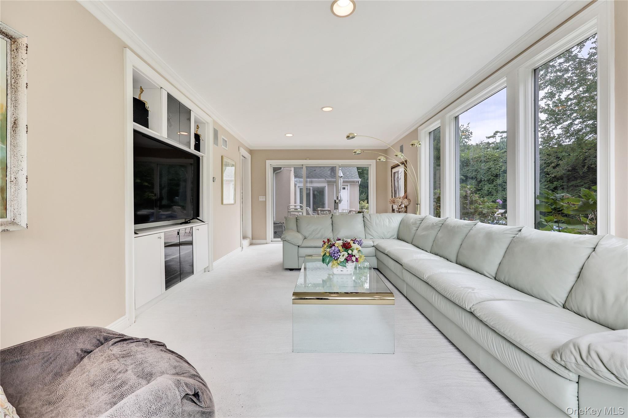 4 Willow Lane, Hewlett Harbor, NY 11557