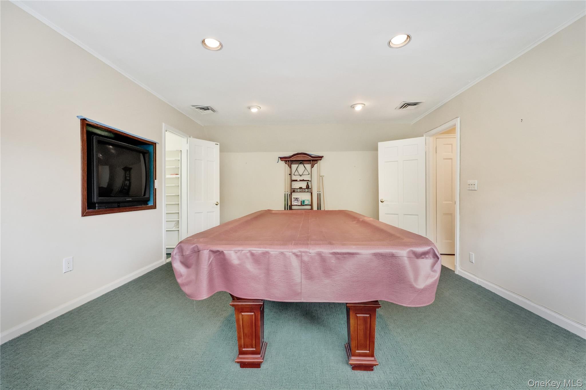 4 Willow Lane, Hewlett Harbor, NY 11557