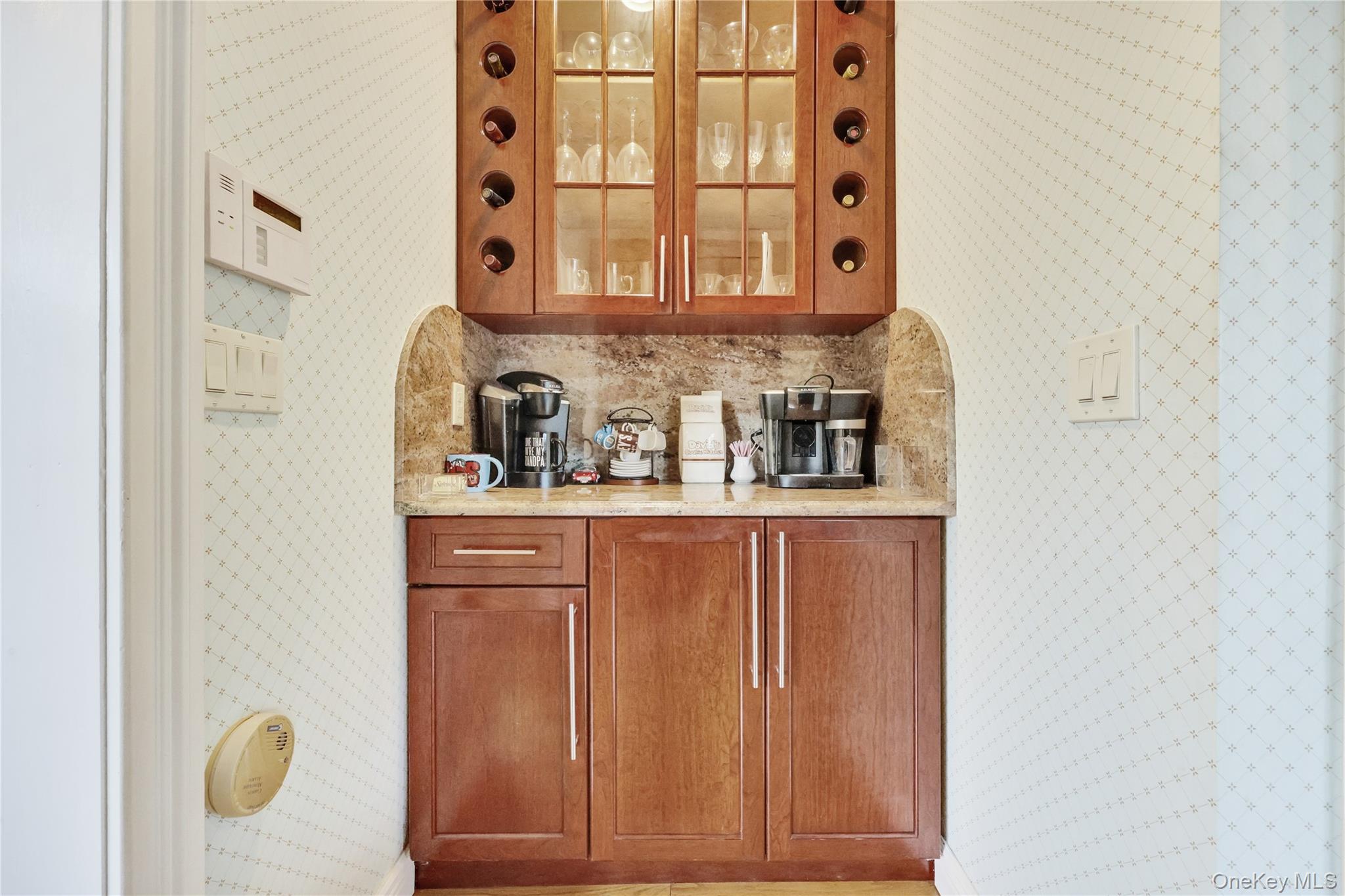 4 Willow Lane, Hewlett Harbor, NY 11557