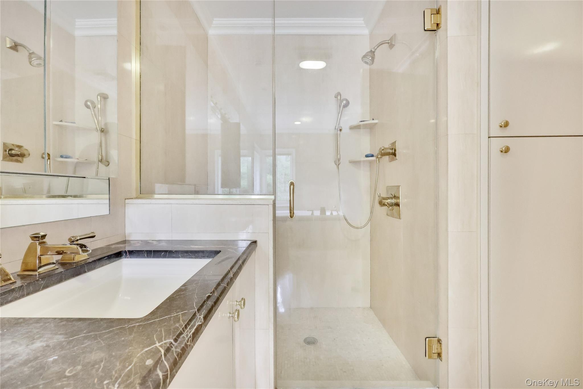 4 Willow Lane, Hewlett Harbor, NY 11557