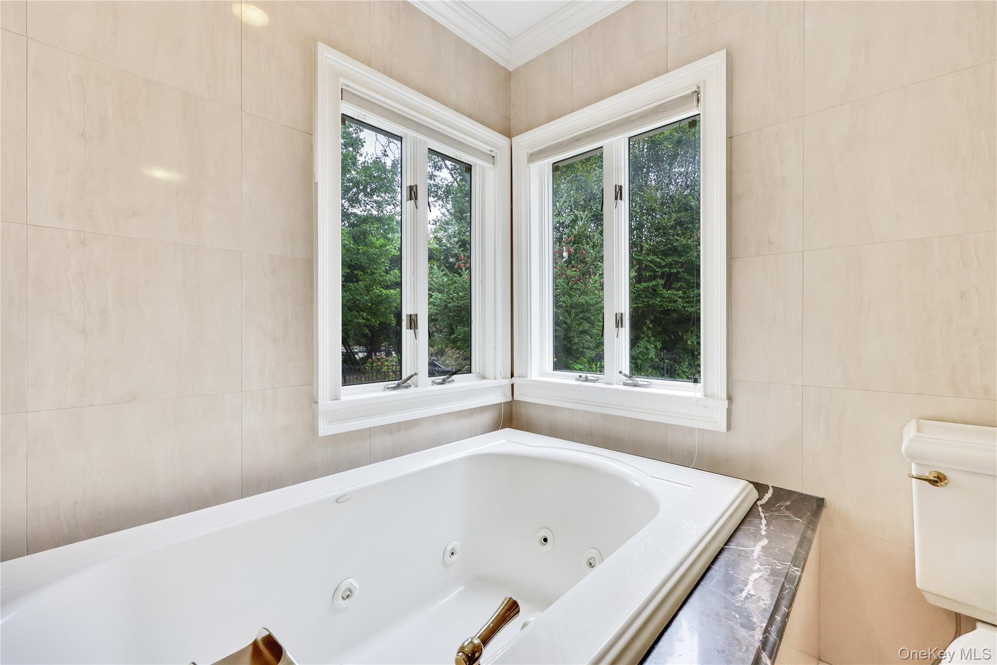 4 Willow Lane, Hewlett Harbor, NY 11557