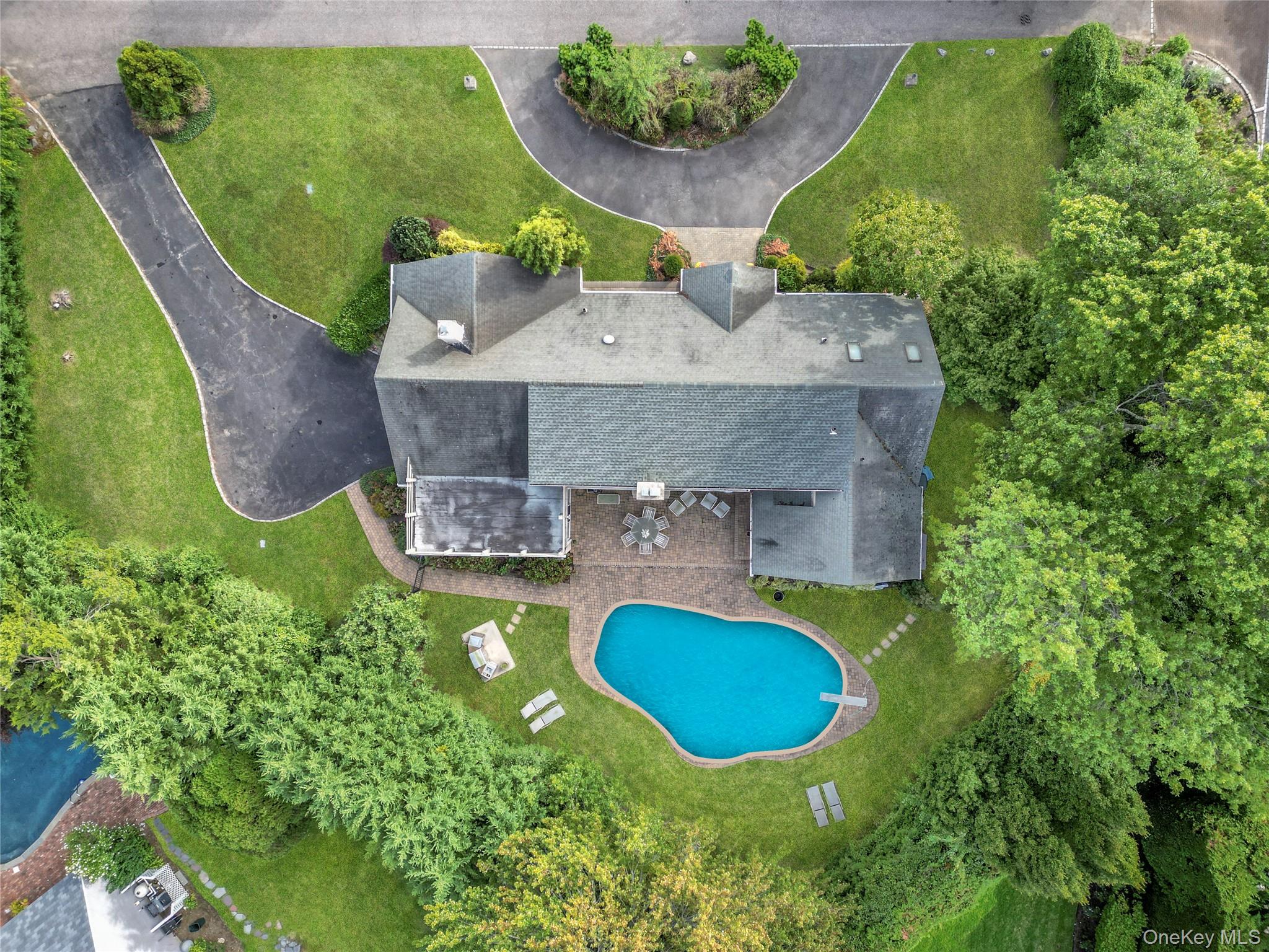 4 Willow Lane, Hewlett Harbor, NY 11557