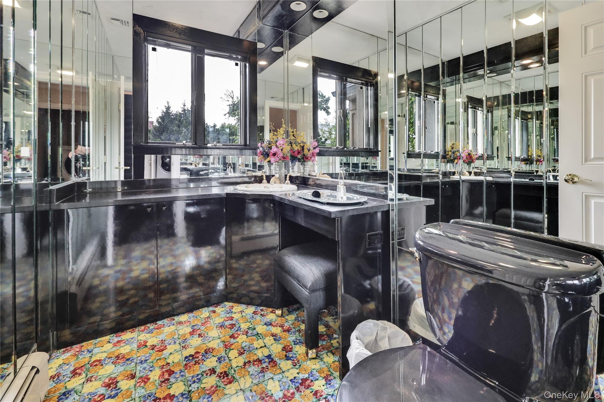 4 Willow Lane, Hewlett Harbor, NY 11557