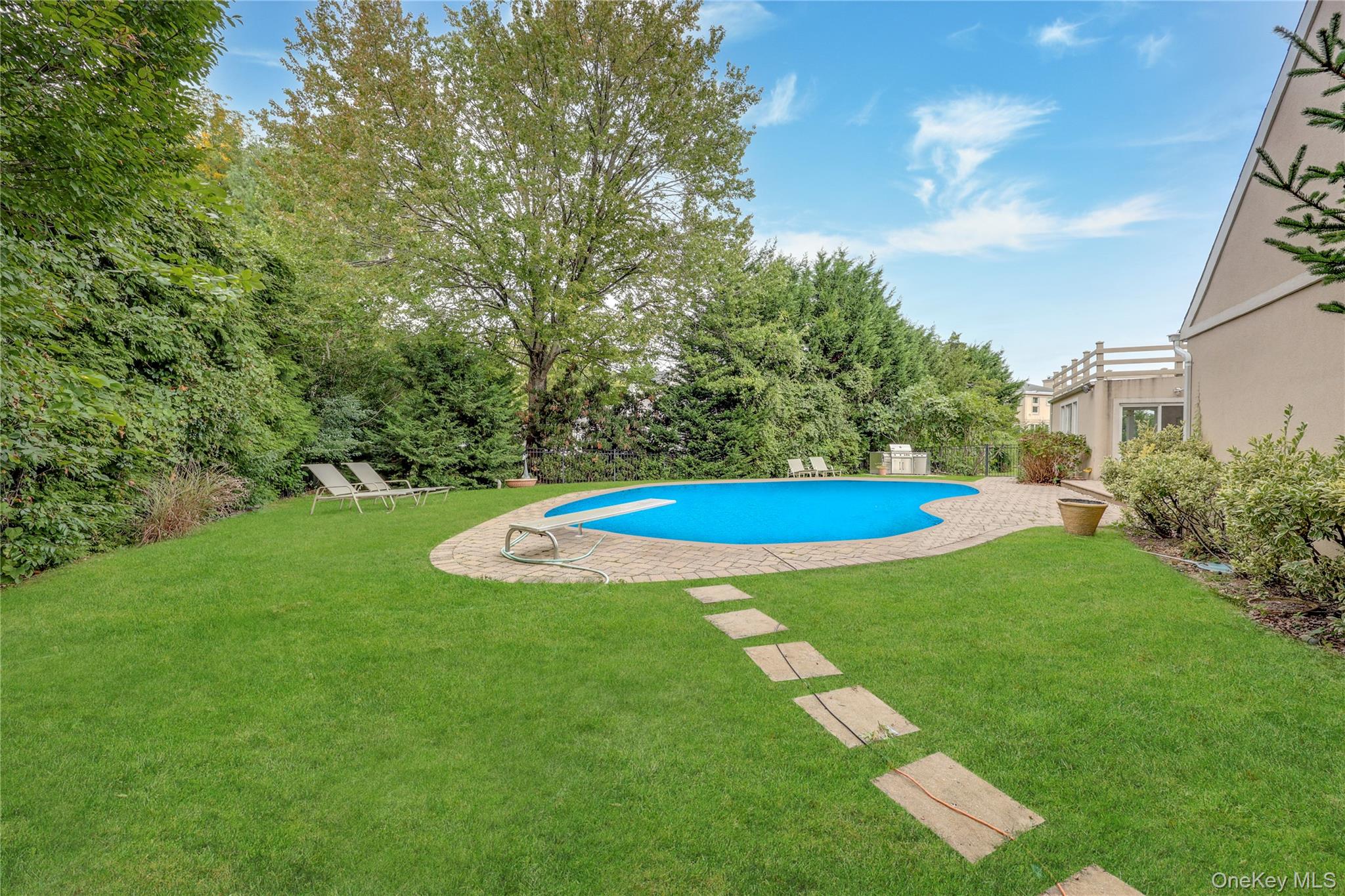 4 Willow Lane, Hewlett Harbor, NY 11557