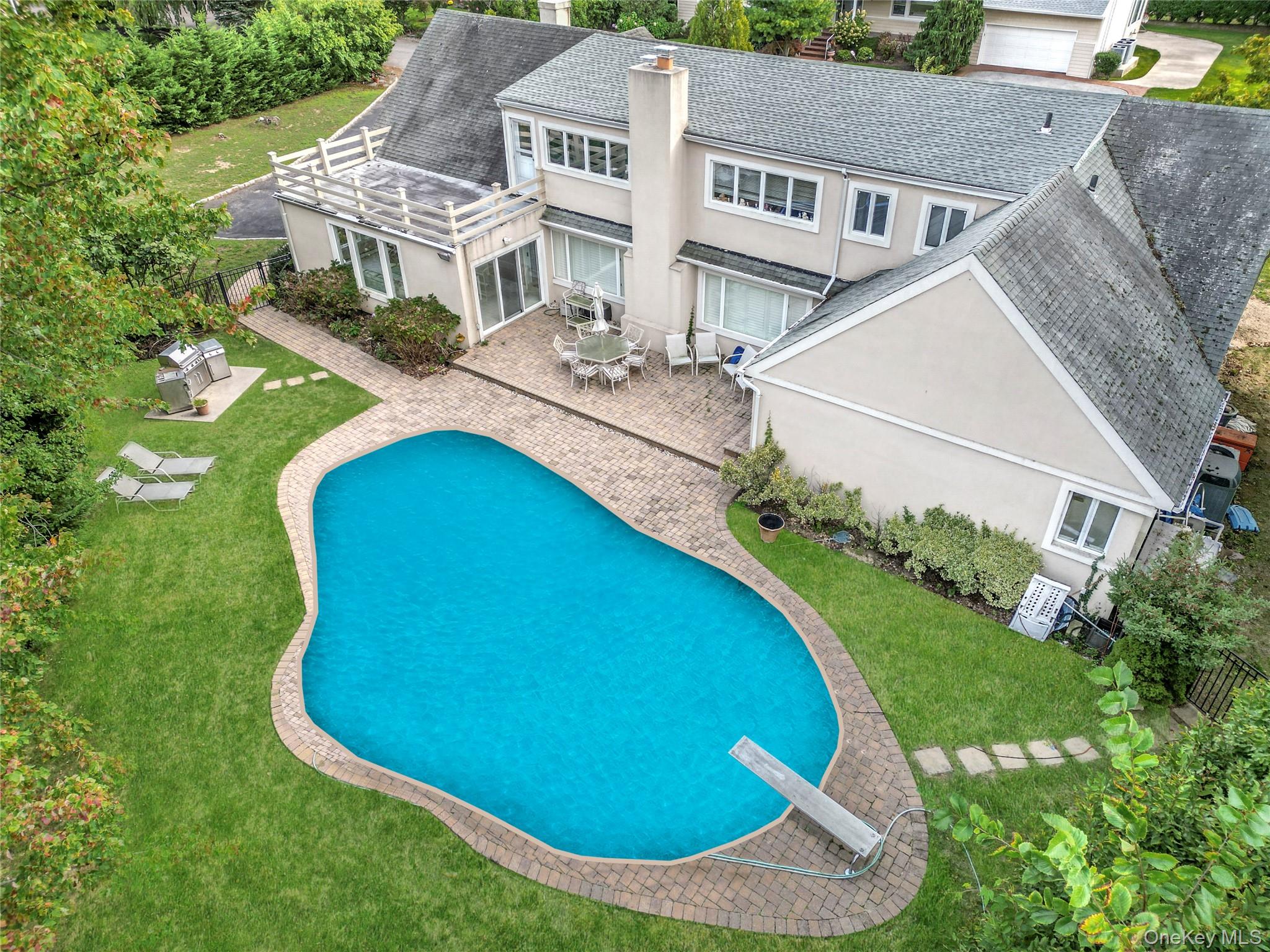 4 Willow Lane, Hewlett Harbor, NY 11557