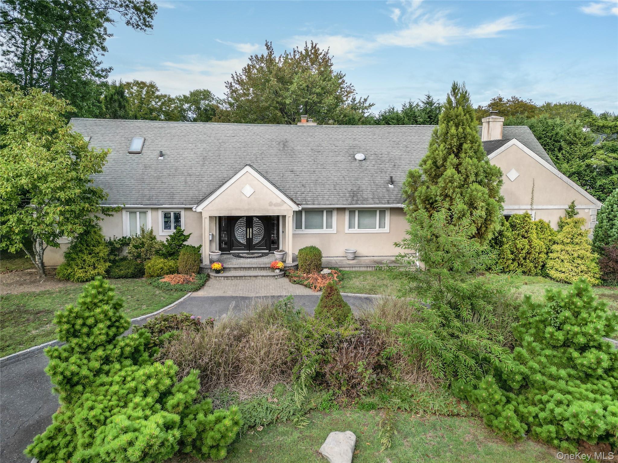 4 Willow Lane, Hewlett Harbor, NY 11557