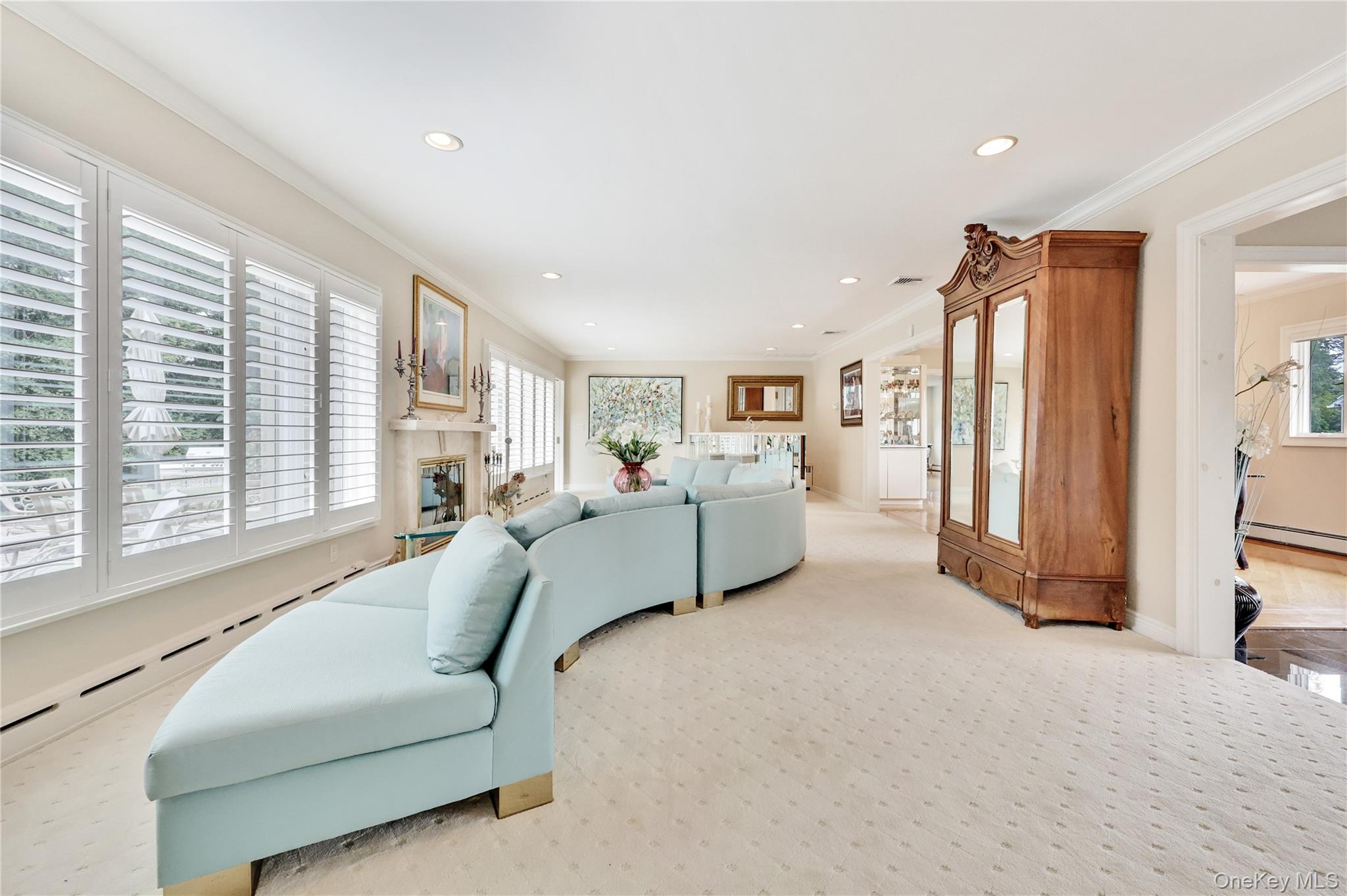 4 Willow Lane, Hewlett Harbor, NY 11557