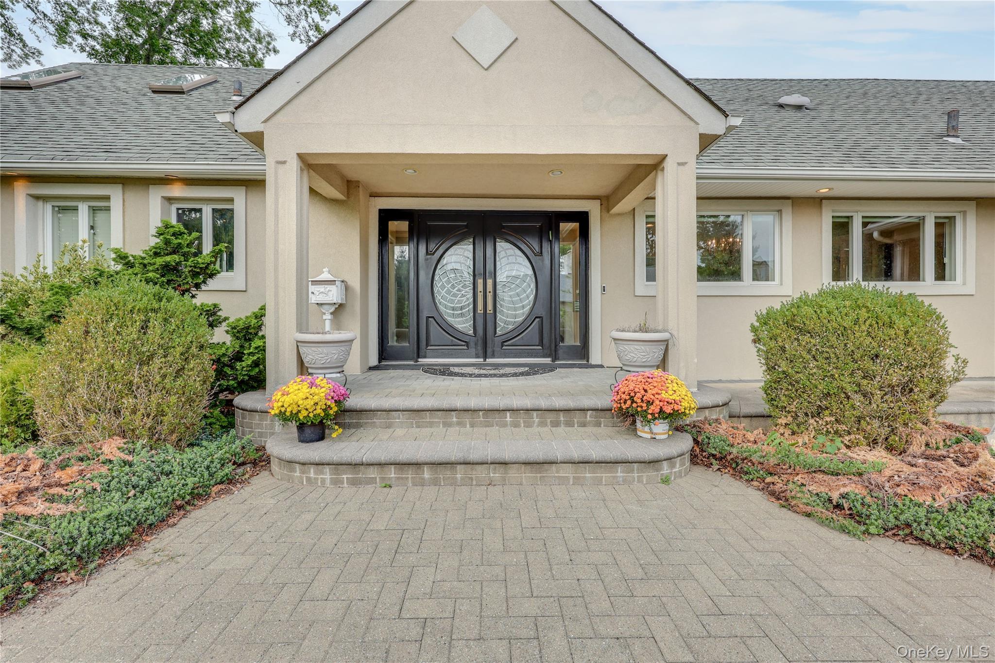 4 Willow Lane, Hewlett Harbor, NY 11557