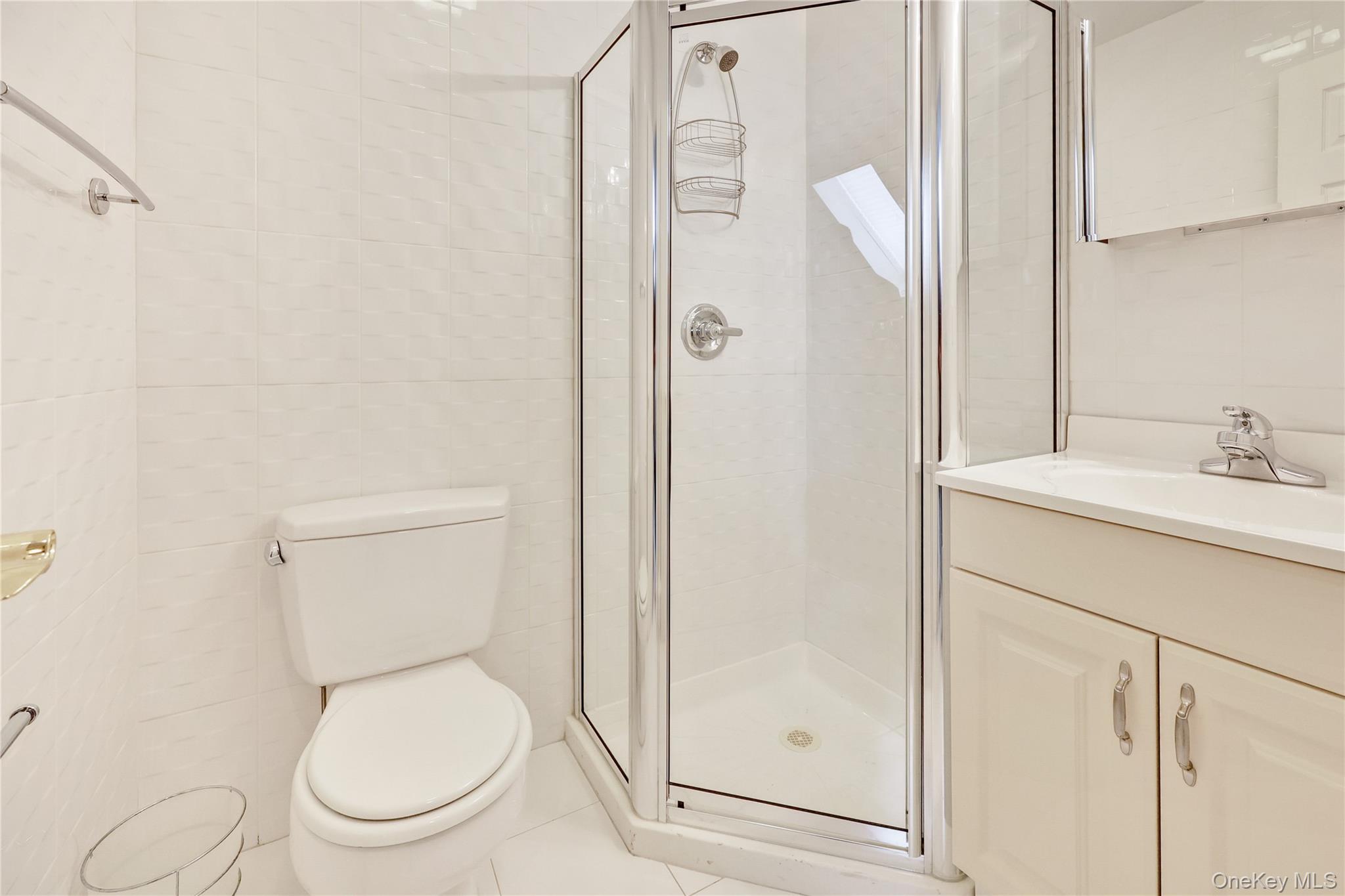 4 Willow Lane, Hewlett Harbor, NY 11557