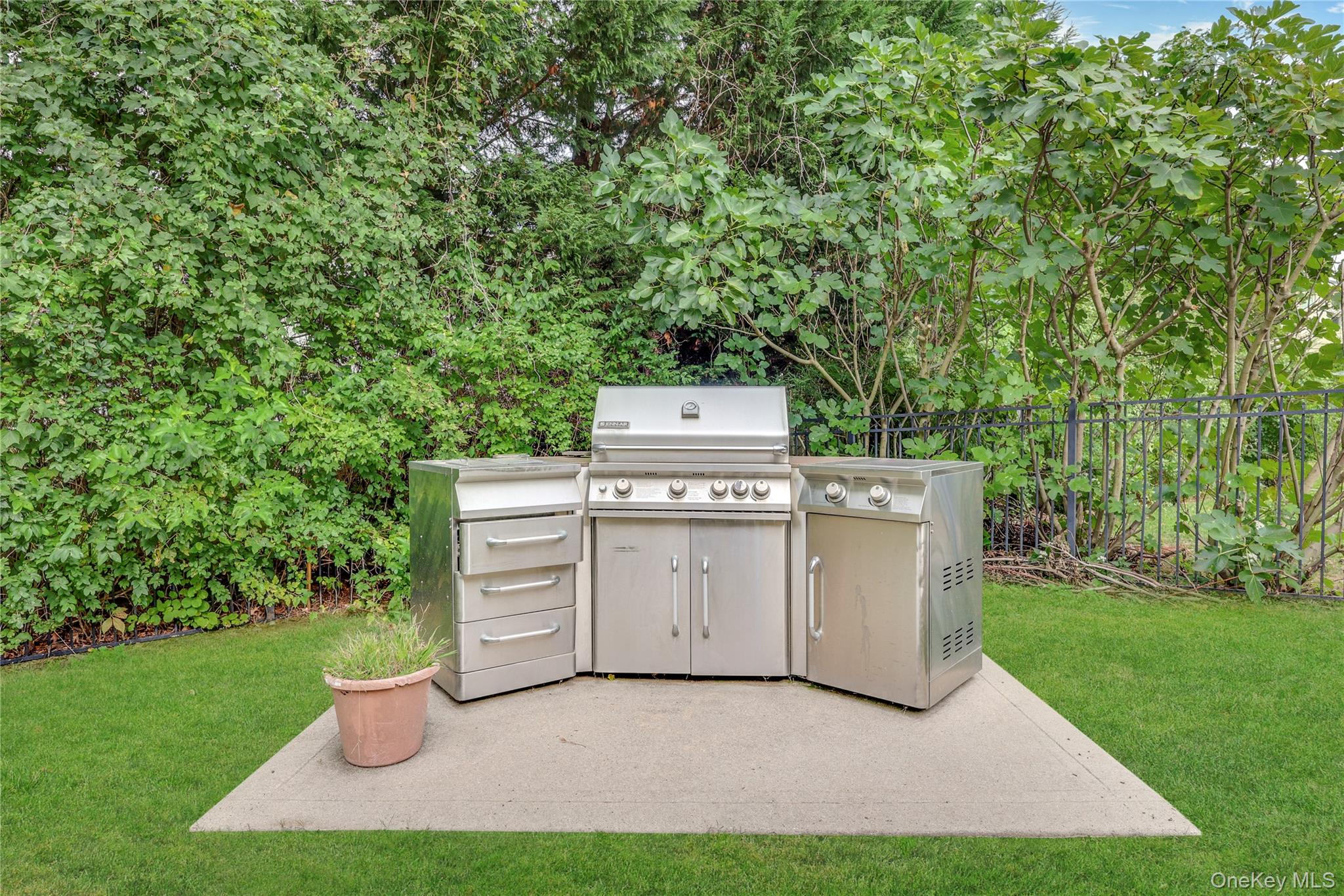 4 Willow Lane, Hewlett Harbor, NY 11557