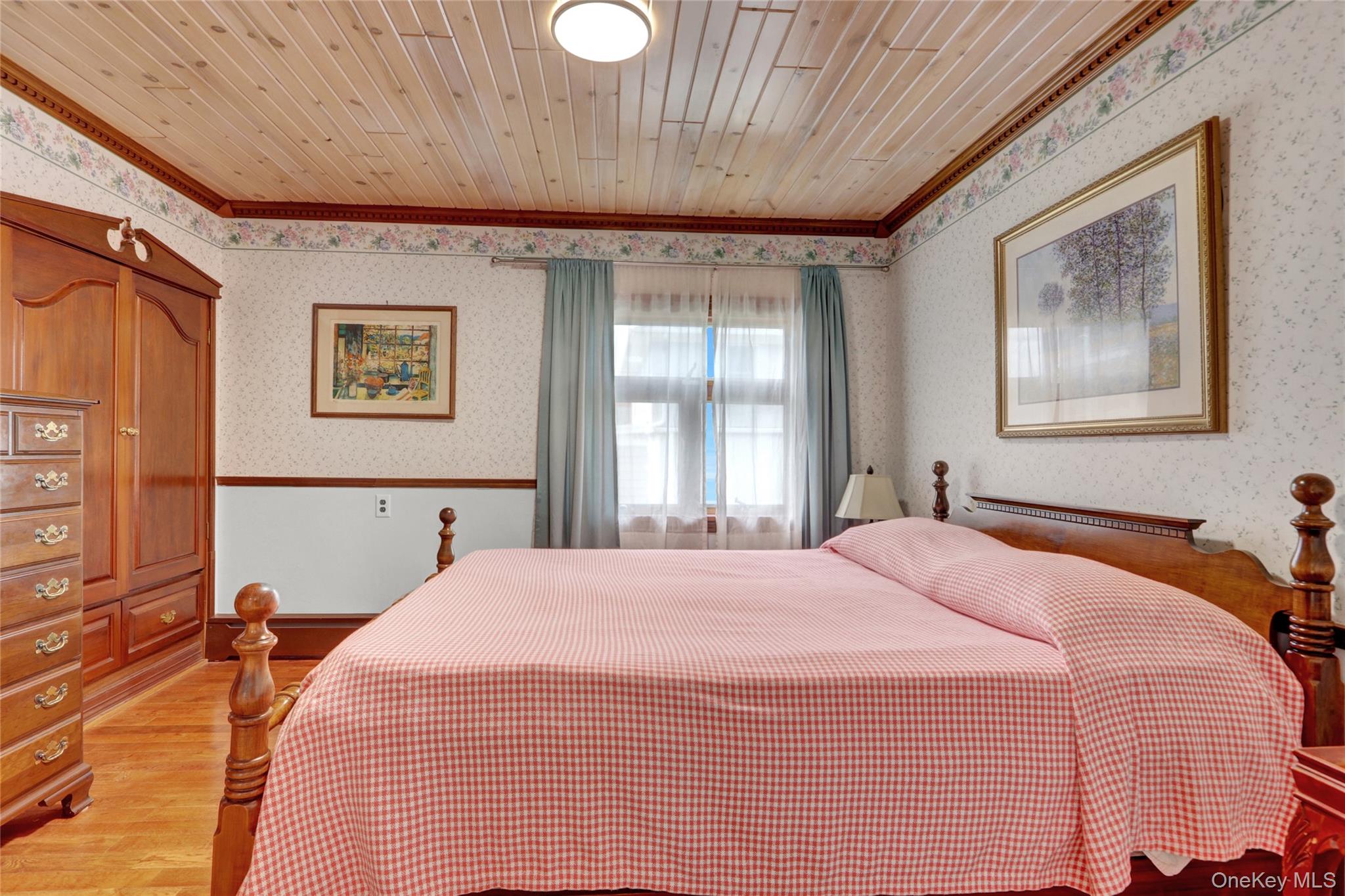 1007 W Park Avenue, Long Beach, NY 11561