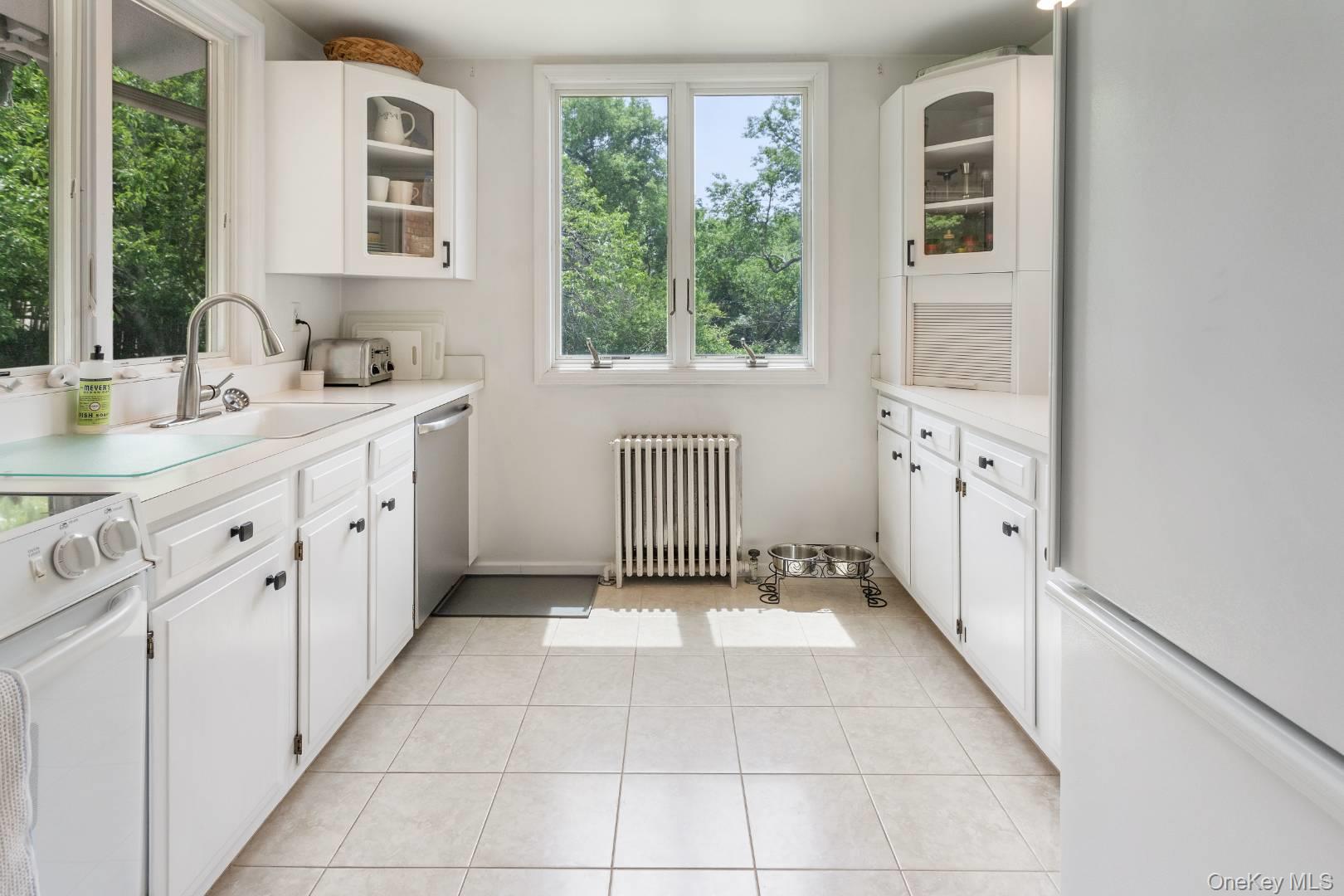 16 S Beach Road, Southampton, NY 11968