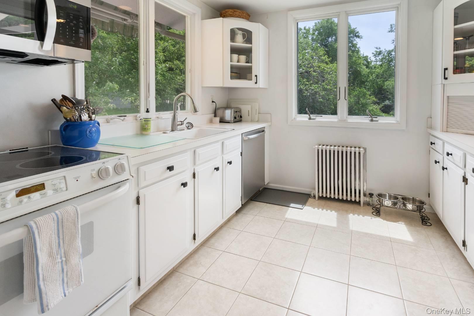 16 S Beach Road, Southampton, NY 11968