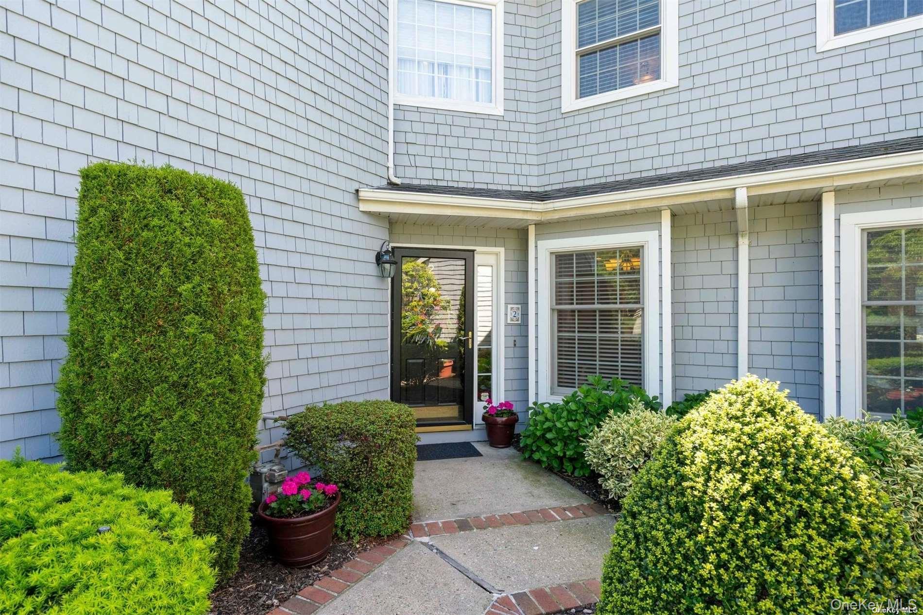 2 Lakebridge Drive S # 2, Kings Park, NY 11754