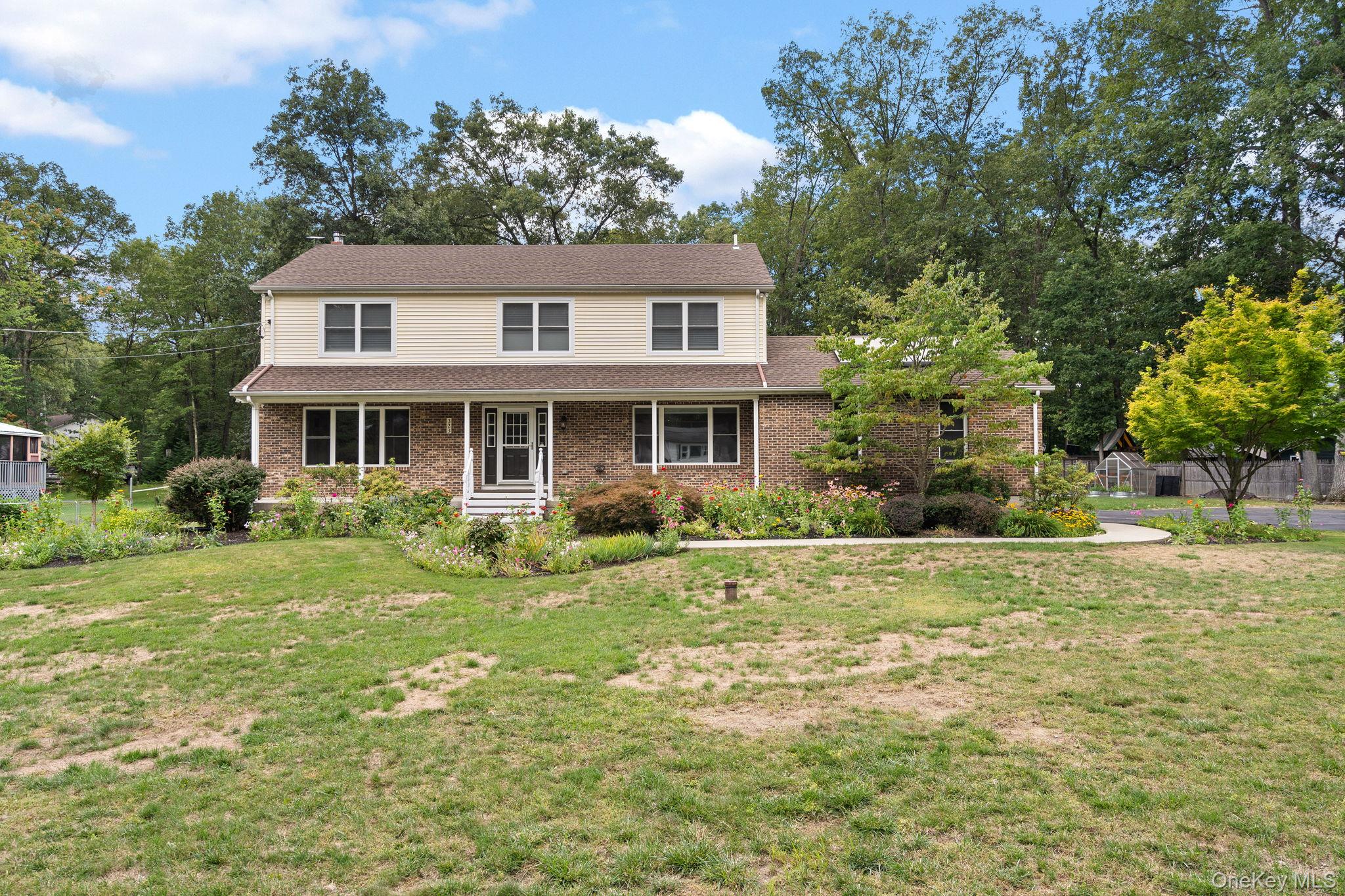 323 Sycamore Drive, New Windsor, NY 12553