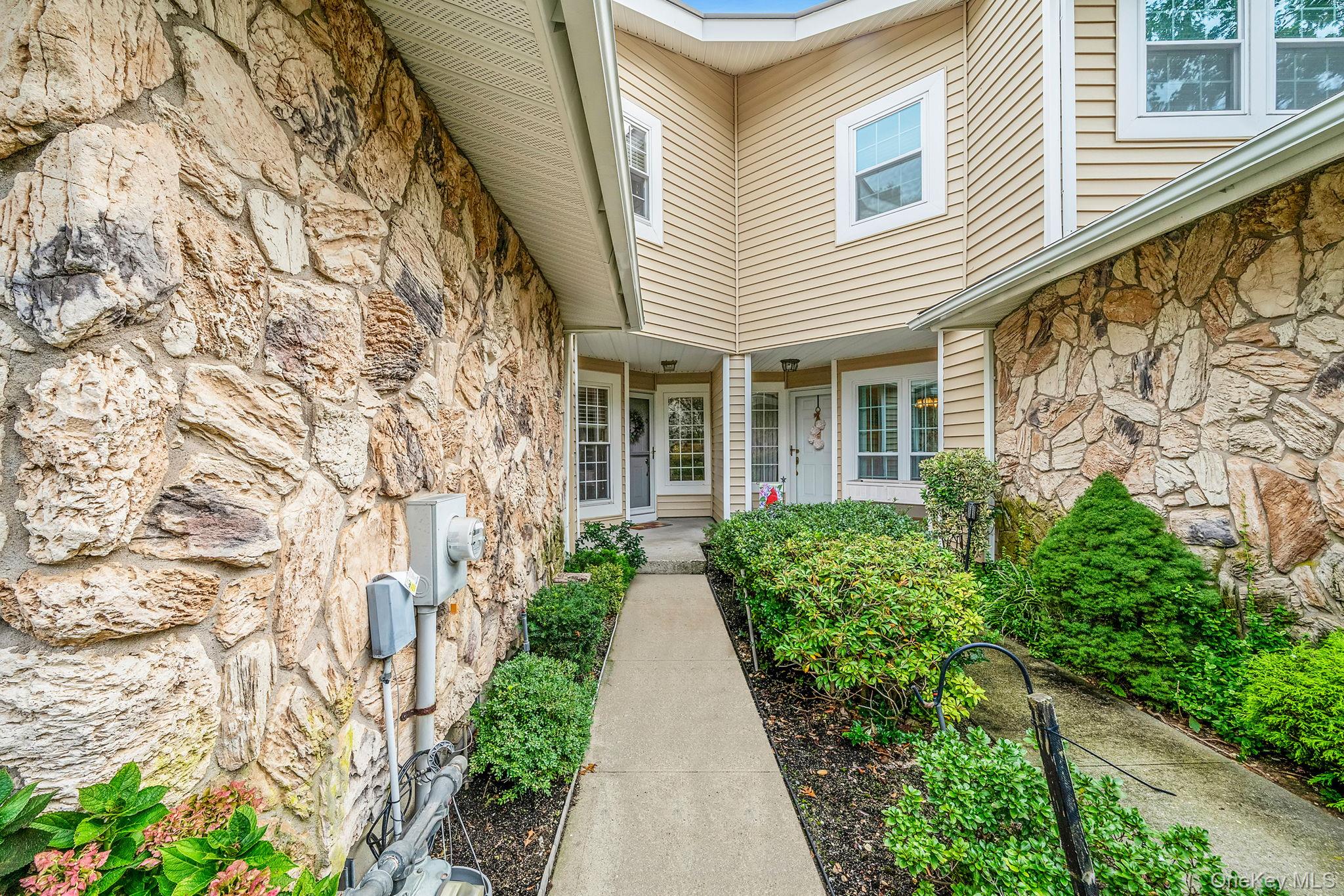 185 Colony Drive N, Holbrook, NY 11741