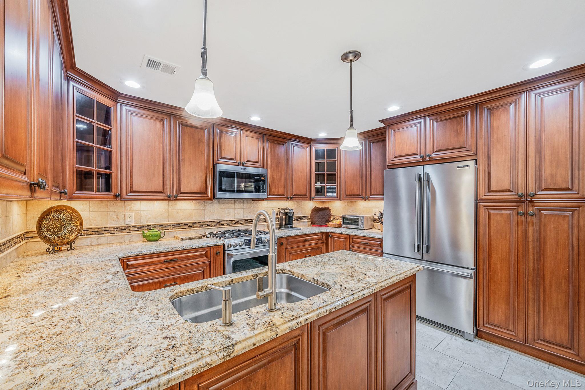 185 Colony Drive N, Holbrook, NY 11741