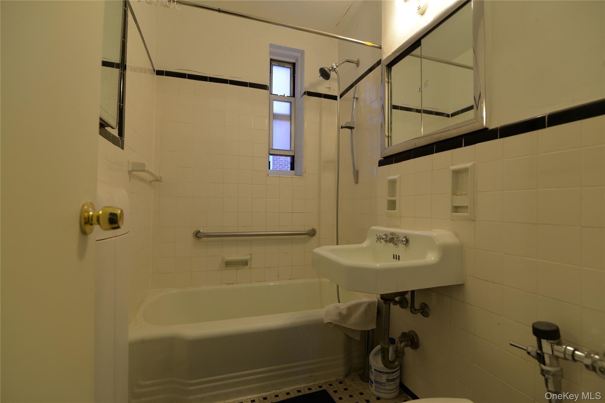 63-45 Saunders Street # 3G, Rego Park, NY 11374