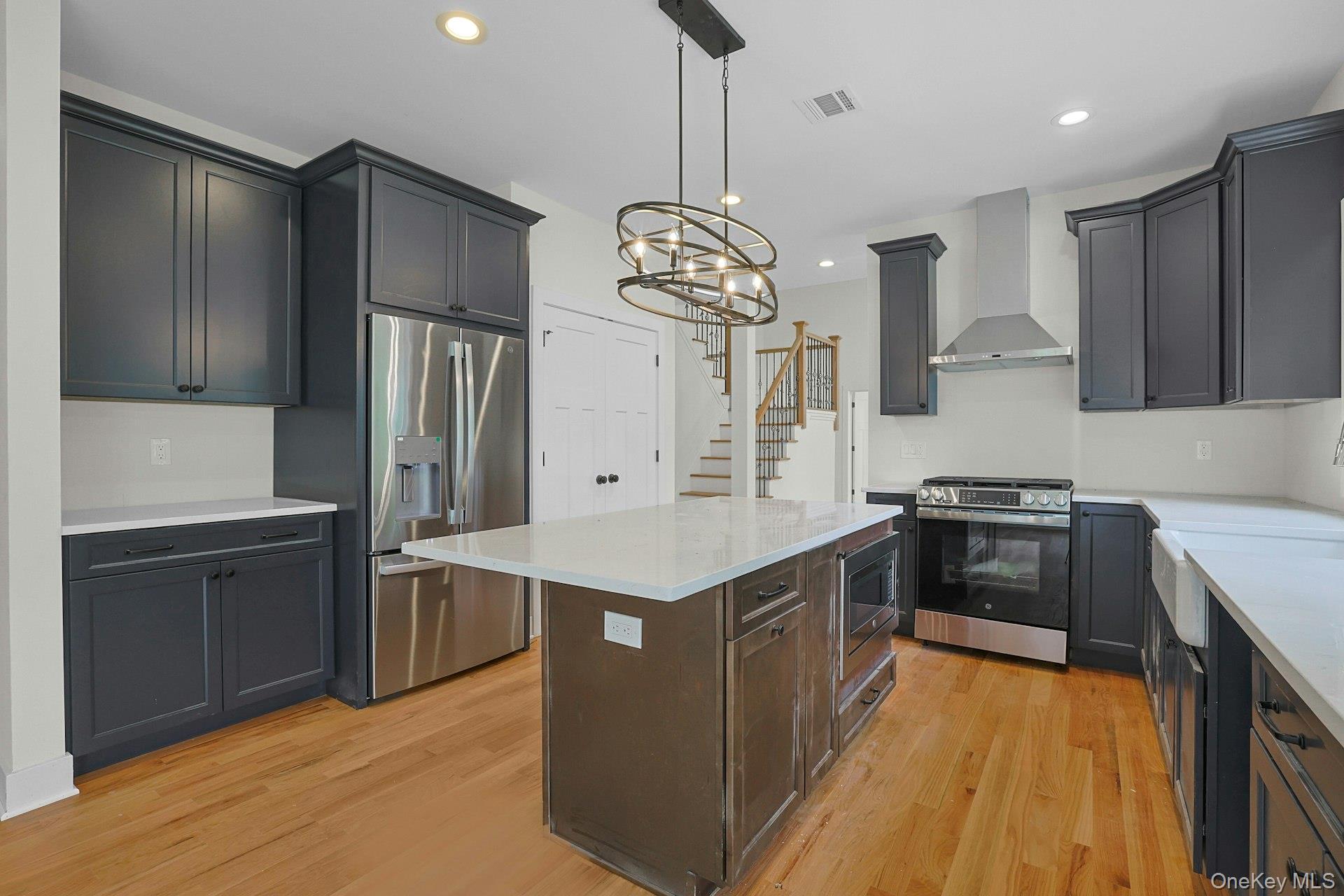 86 Frank Street, New Windsor, NY 12553