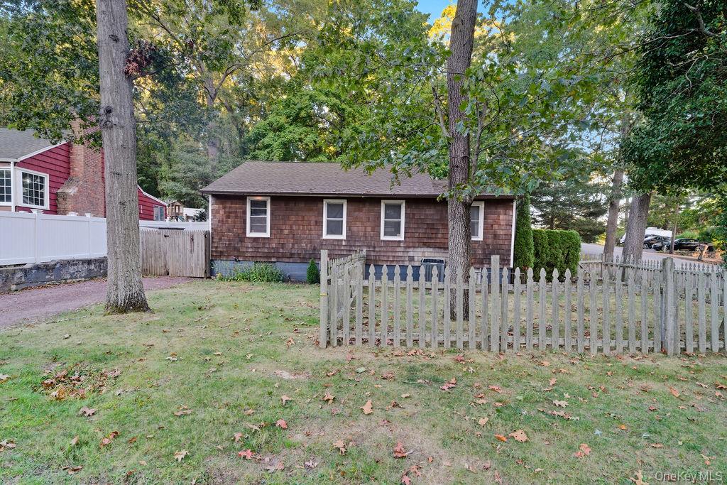 230 Lakeside Trail, Ridge, NY 11961