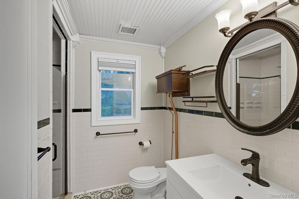 230 Lakeside Trail, Ridge, NY 11961