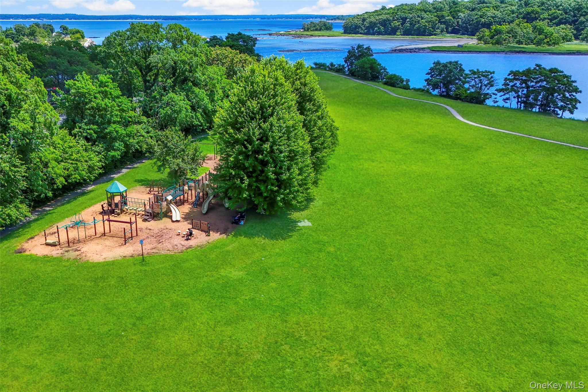 506 Siwanoy Place, Pelham, NY 10803