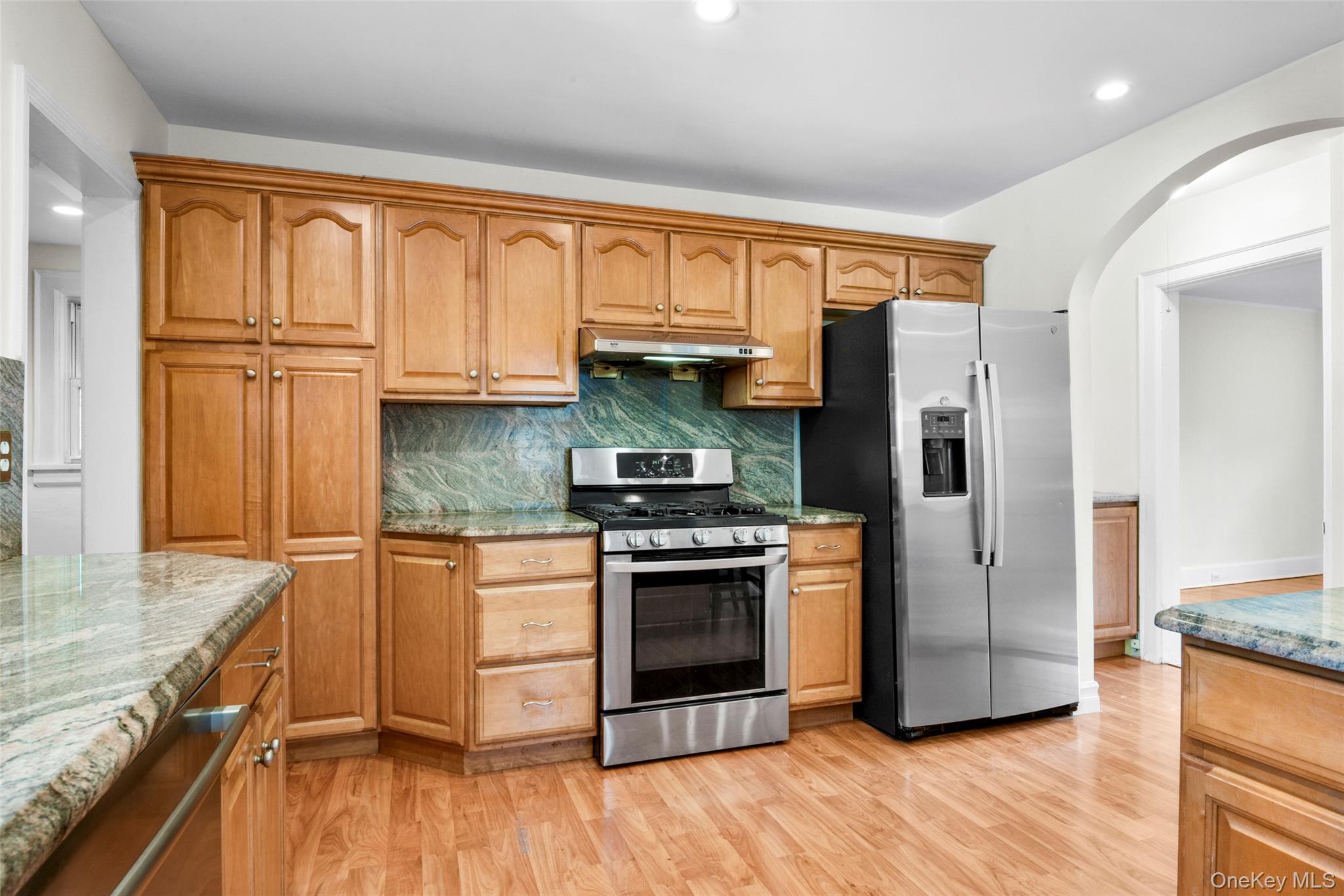 506 Siwanoy Place, Pelham, NY 10803