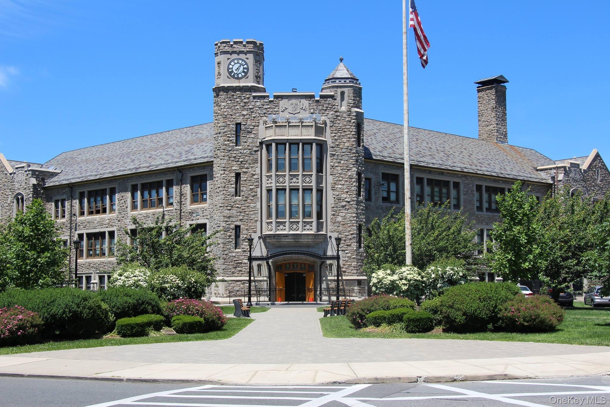 506 Siwanoy Place, Pelham, NY 10803