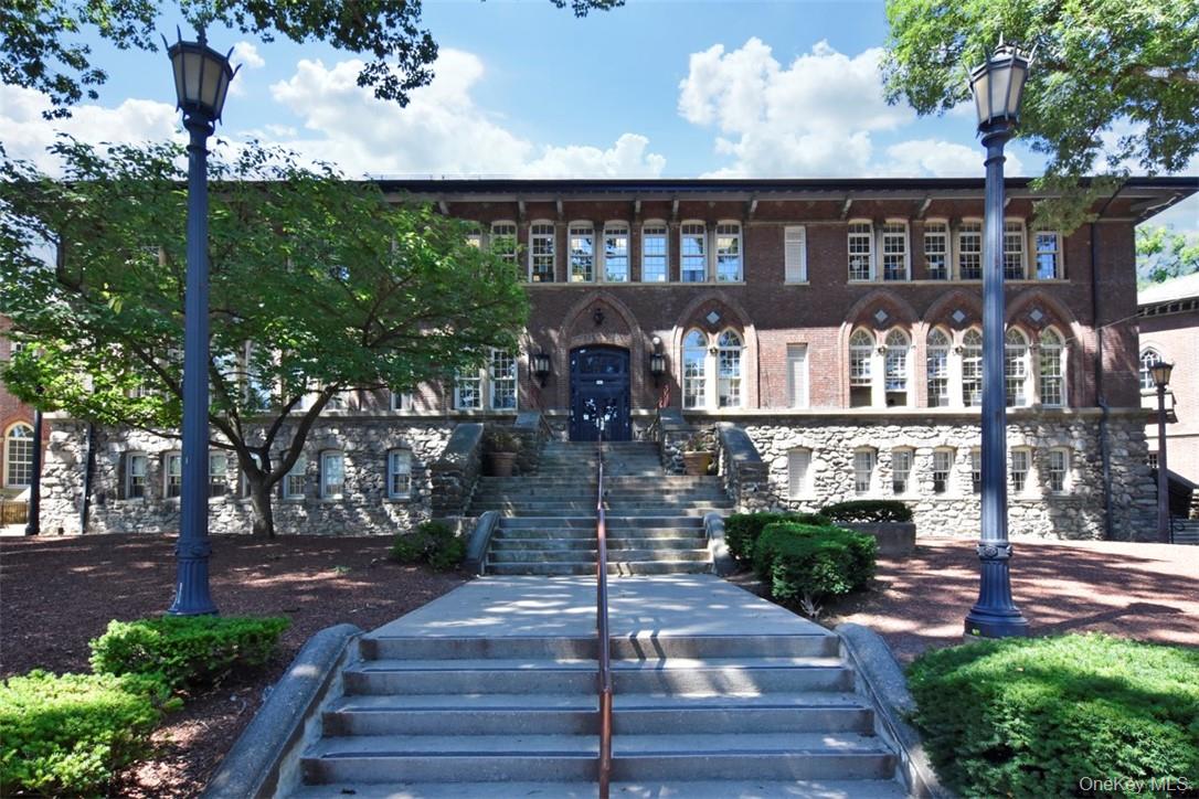 506 Siwanoy Place, Pelham, NY 10803