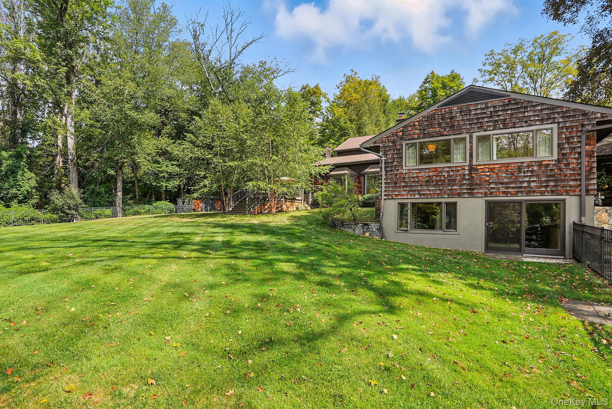 417 Long Hill Road E, Briarcliff Manor, NY 10510