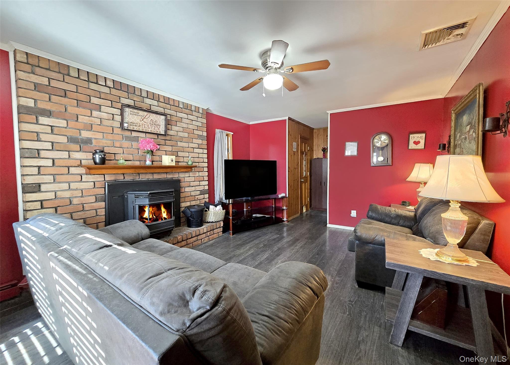 423 Alphabet Street, Holbrook, NY 11741