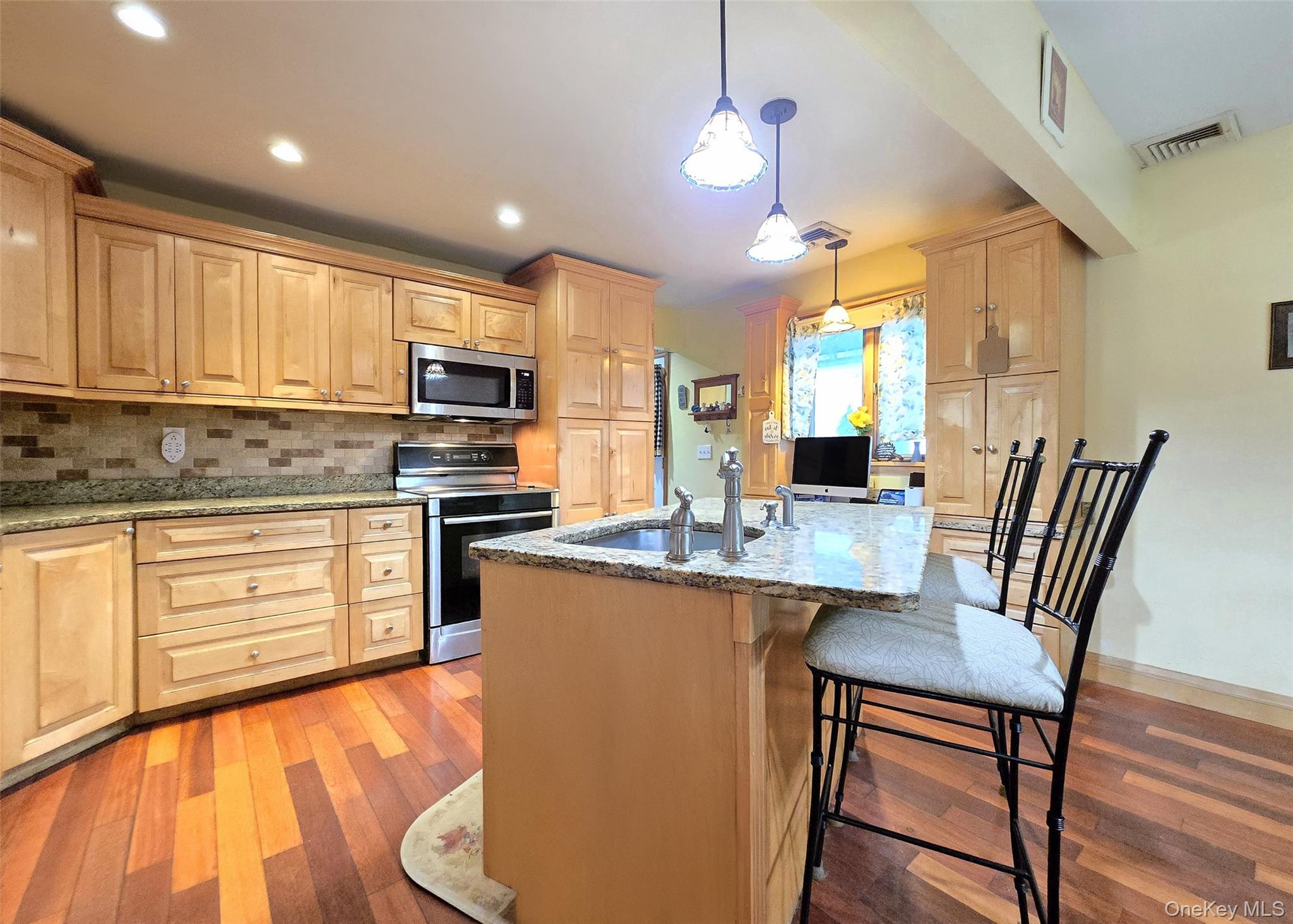 423 Alphabet Street, Holbrook, NY 11741