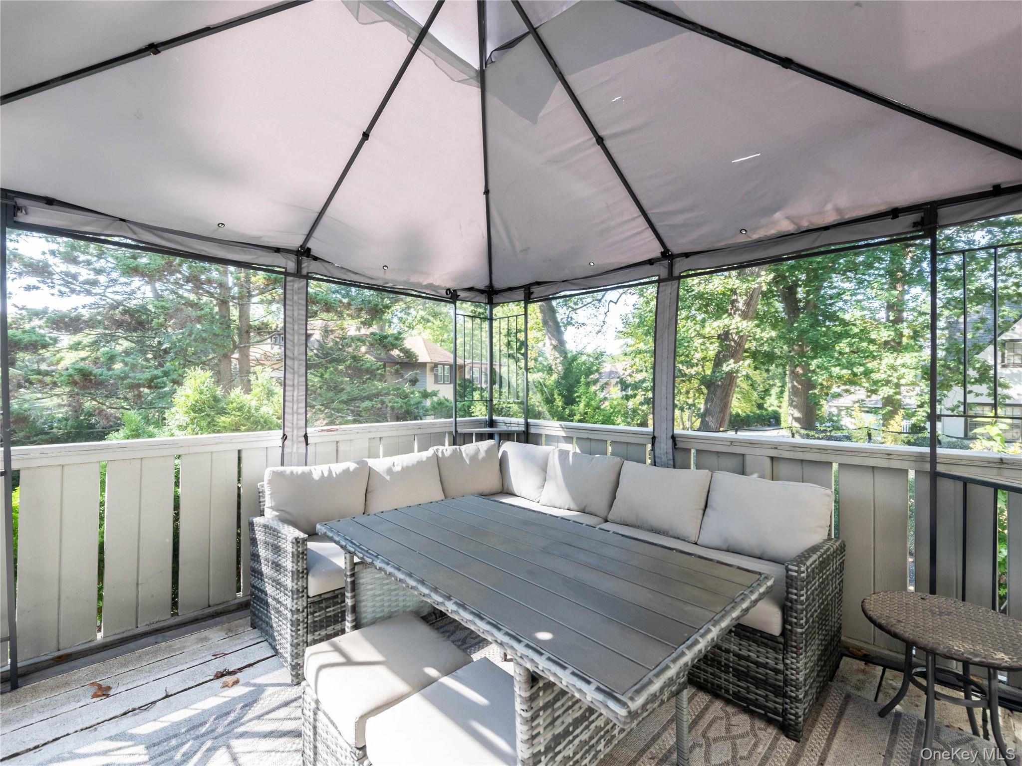 100 Station Road, Great Neck, NY 11023