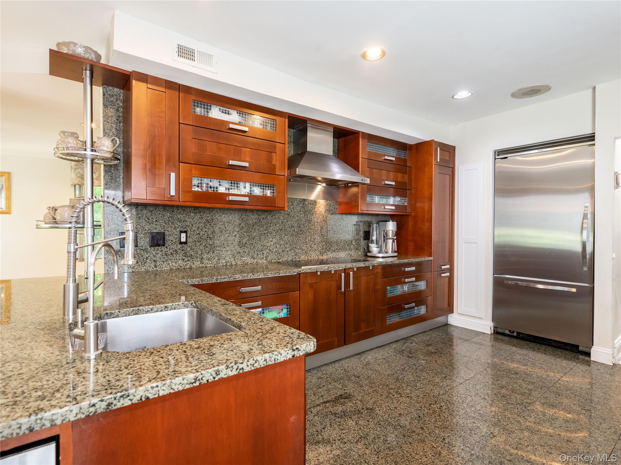 100 Station Road, Great Neck, NY 11023