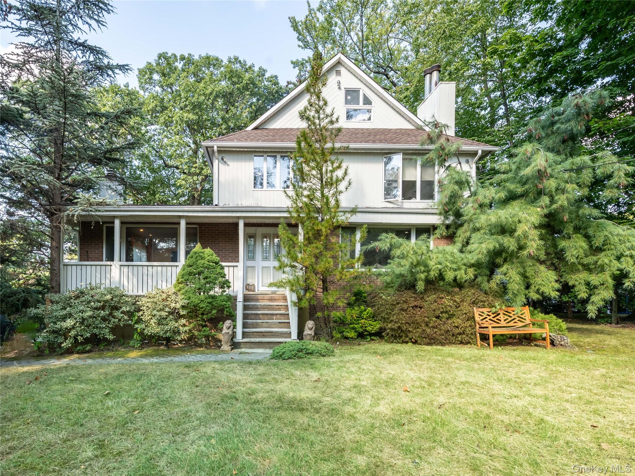 100 Station Road, Great Neck, NY 11023