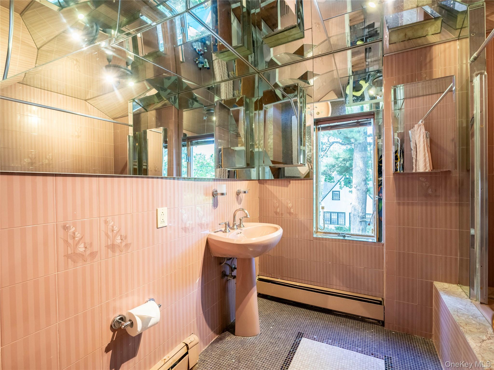 100 Station Road, Great Neck, NY 11023