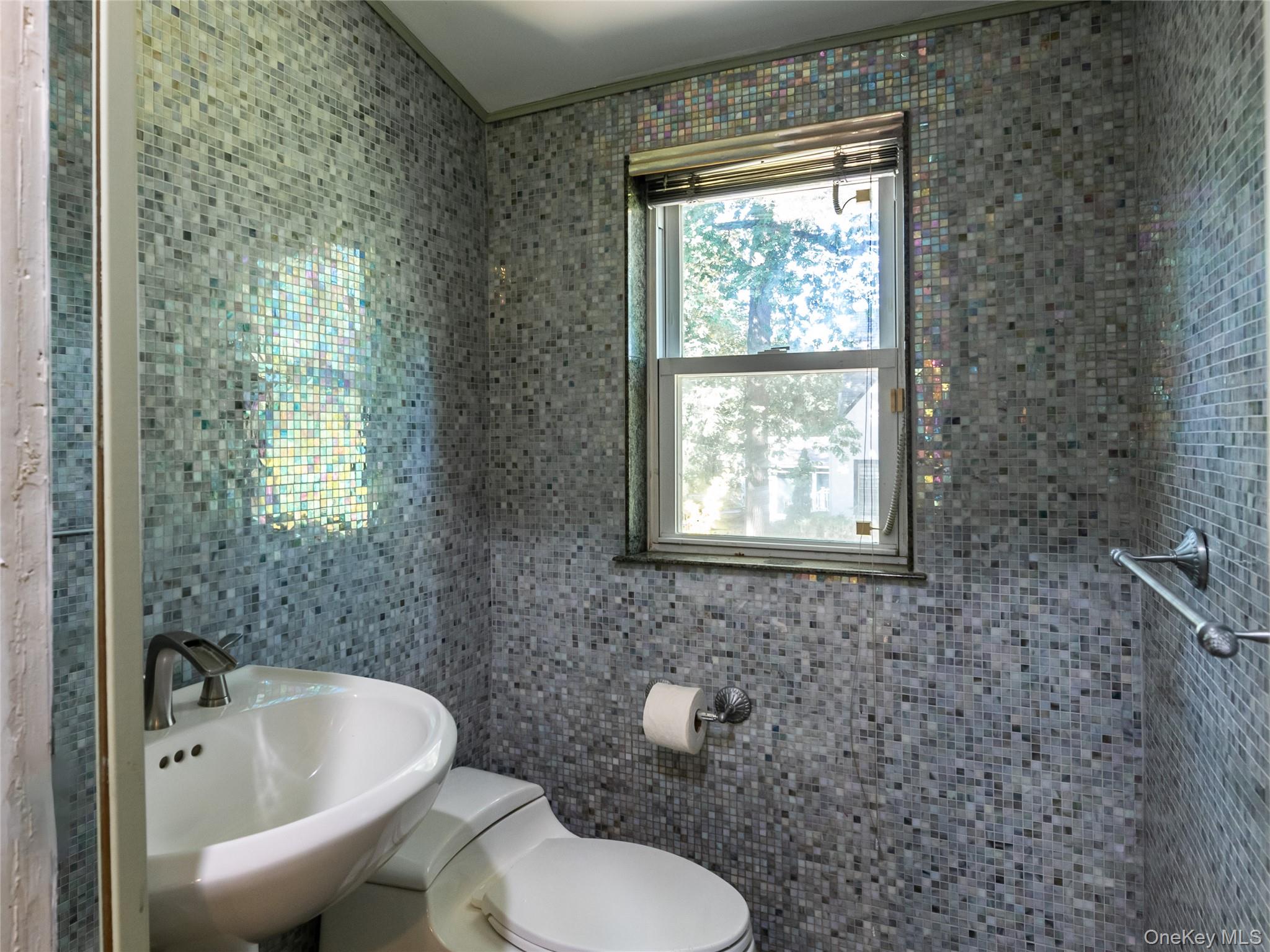 100 Station Road, Great Neck, NY 11023