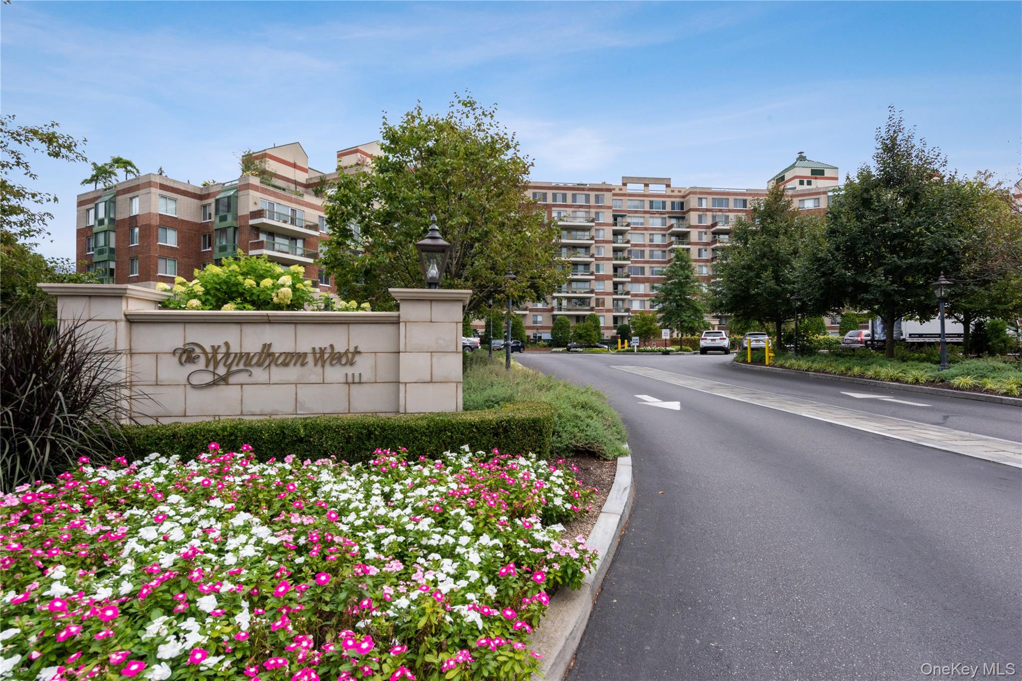 111 Cherry Valley Avenue # M6, Garden City, NY 11530