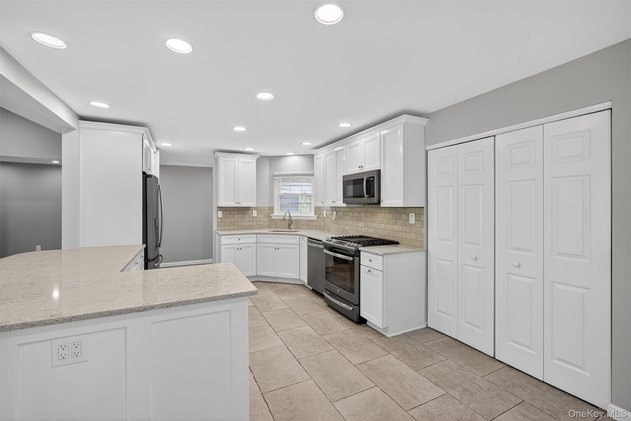 60 Muirfield Court, Poughkeepsie, NY 12603