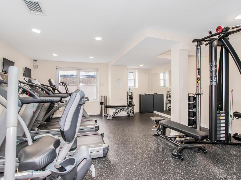 10 Old Mamaroneck Road # 4D, White Plains, NY 10605