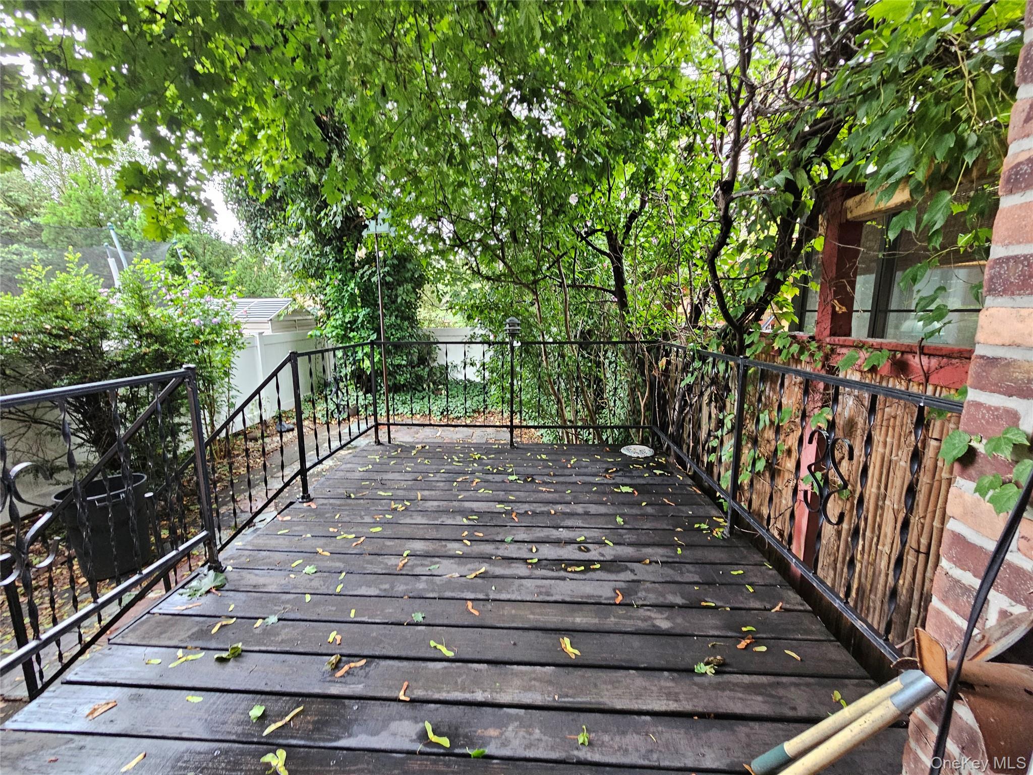 81-28 77 Avenue, Glendale, NY 11385