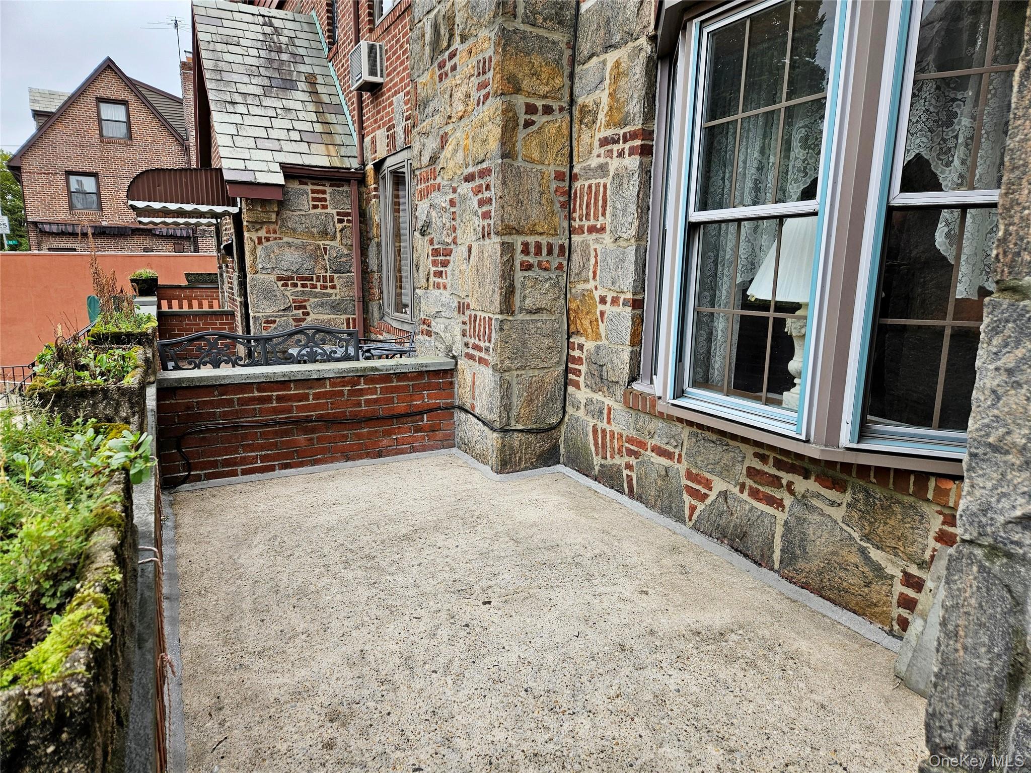 81-28 77 Avenue, Glendale, NY 11385