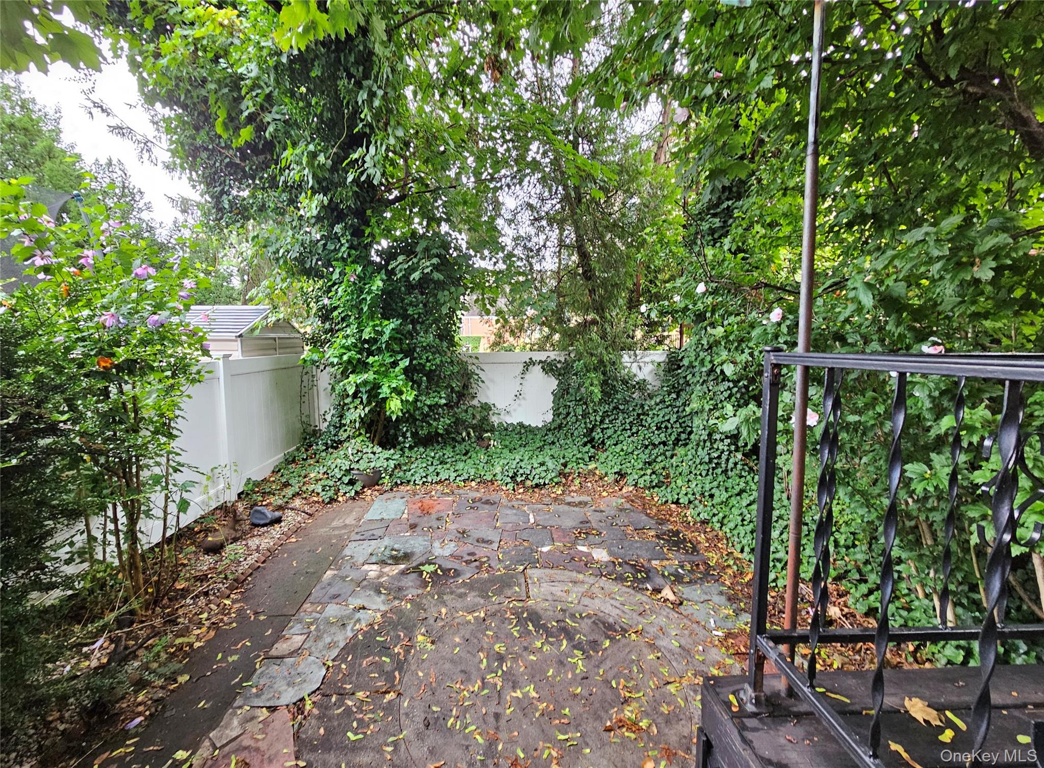 81-28 77 Avenue, Glendale, NY 11385