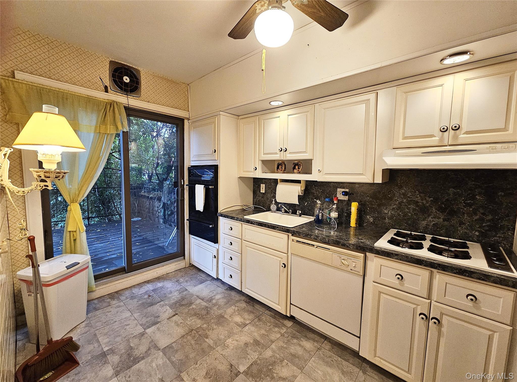 81-28 77 Avenue, Glendale, NY 11385