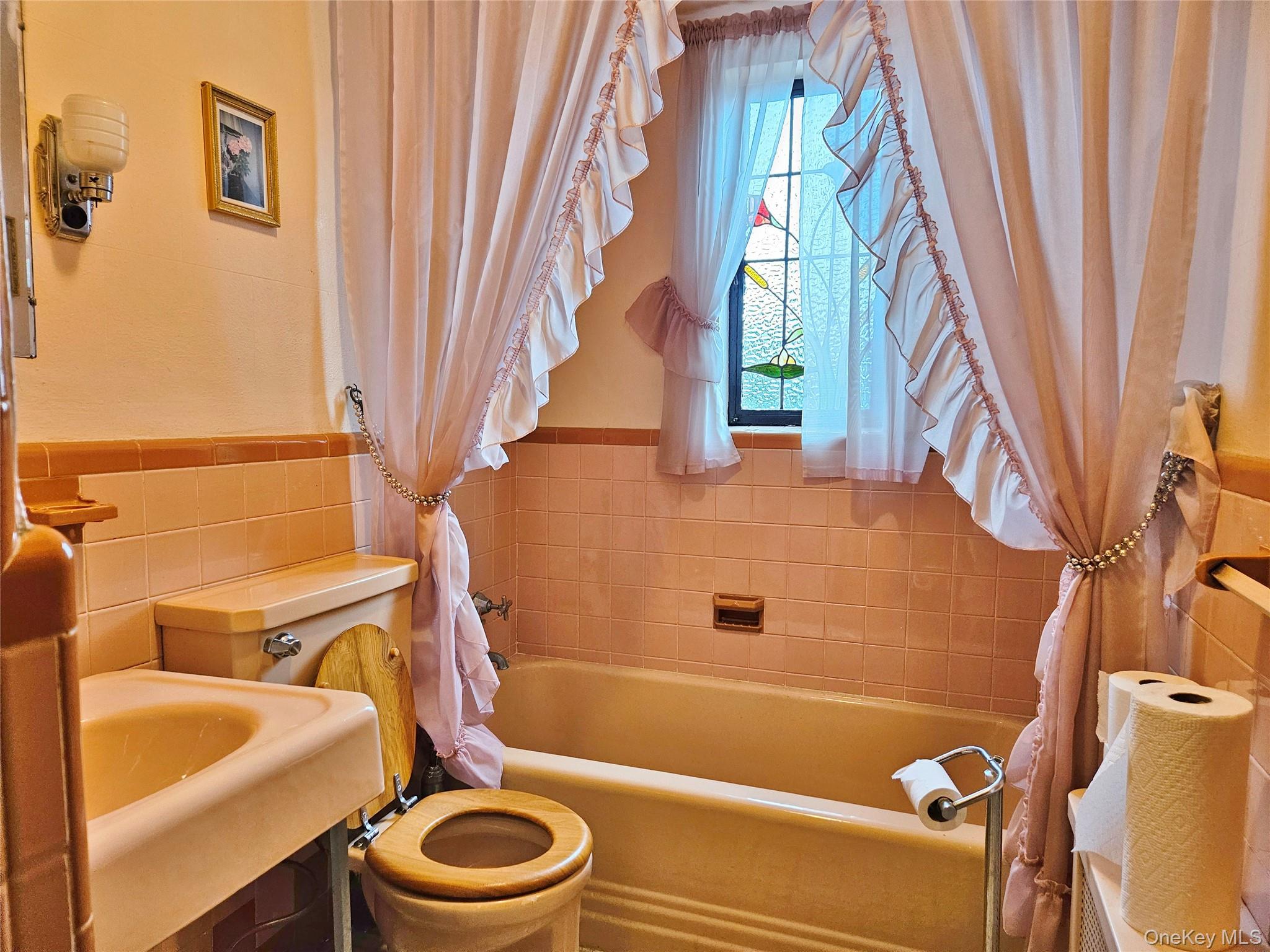 81-28 77 Avenue, Glendale, NY 11385