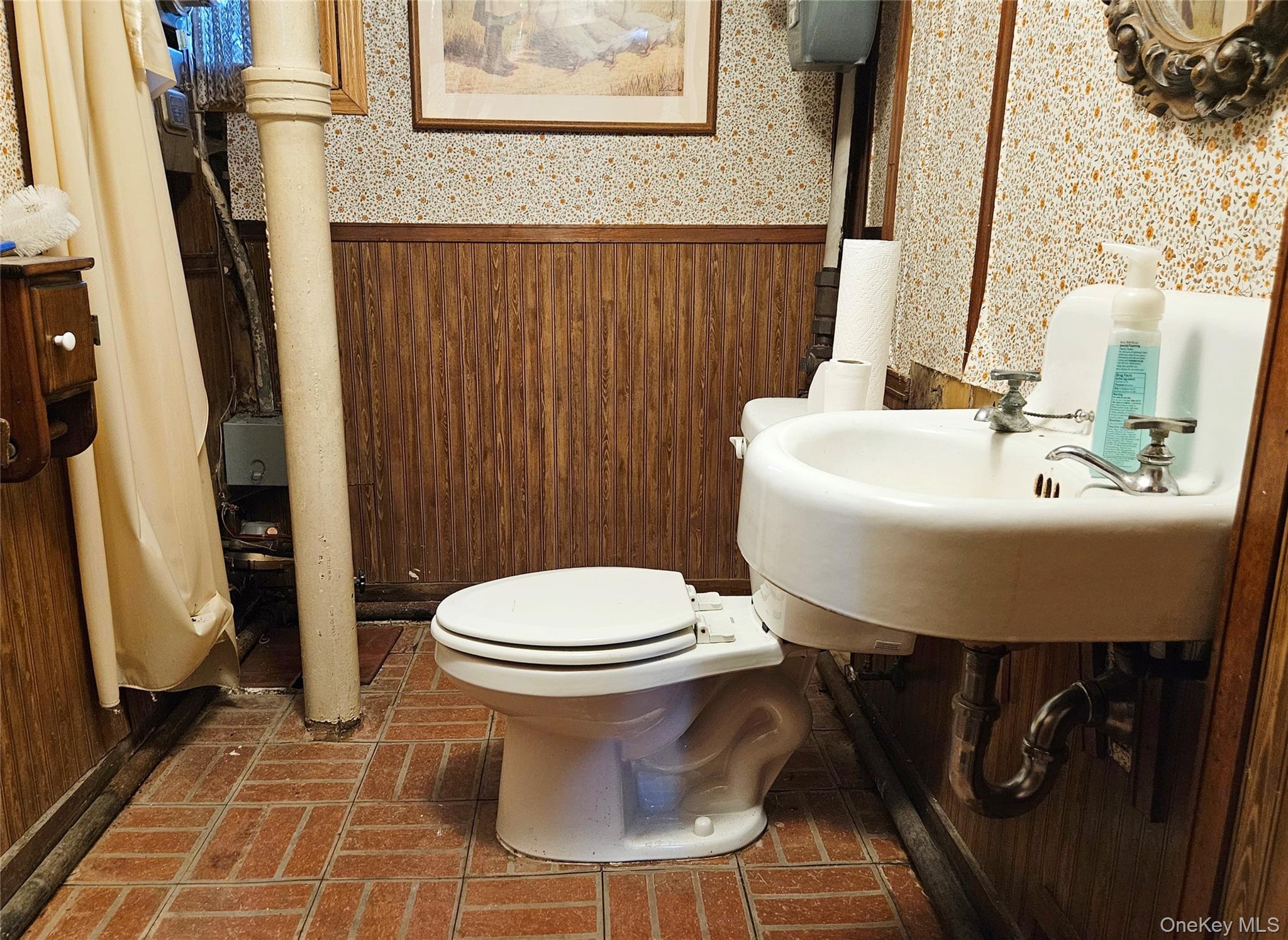 81-28 77 Avenue, Glendale, NY 11385